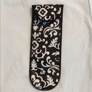 Thirty-One curling iron holder thermal